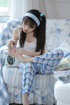 宝妈怕娃闹给同机乘客备100份礼袋